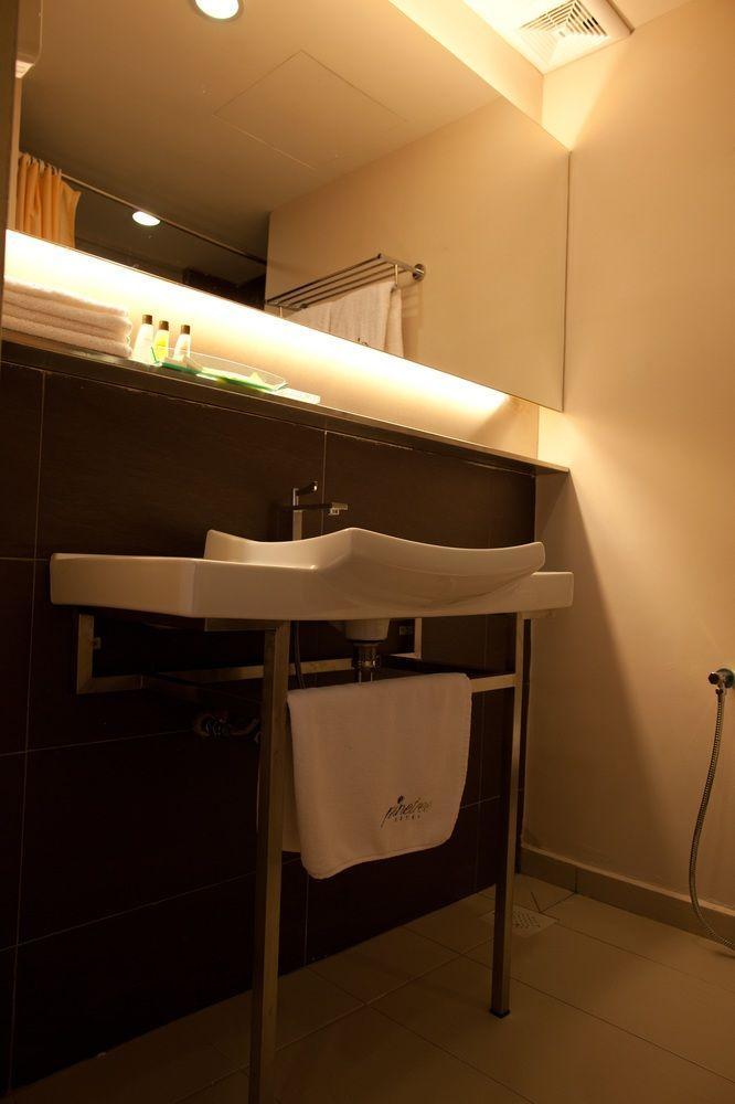 Pine Tree Hotel Batu Pahat Εξωτερικό φωτογραφία