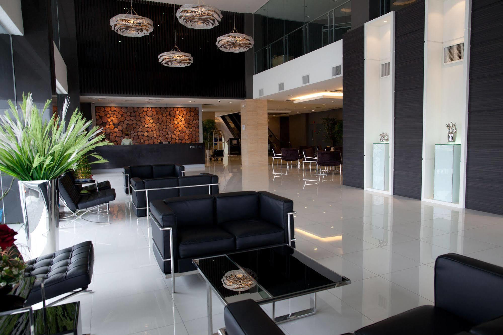 Pine Tree Hotel Batu Pahat Εξωτερικό φωτογραφία