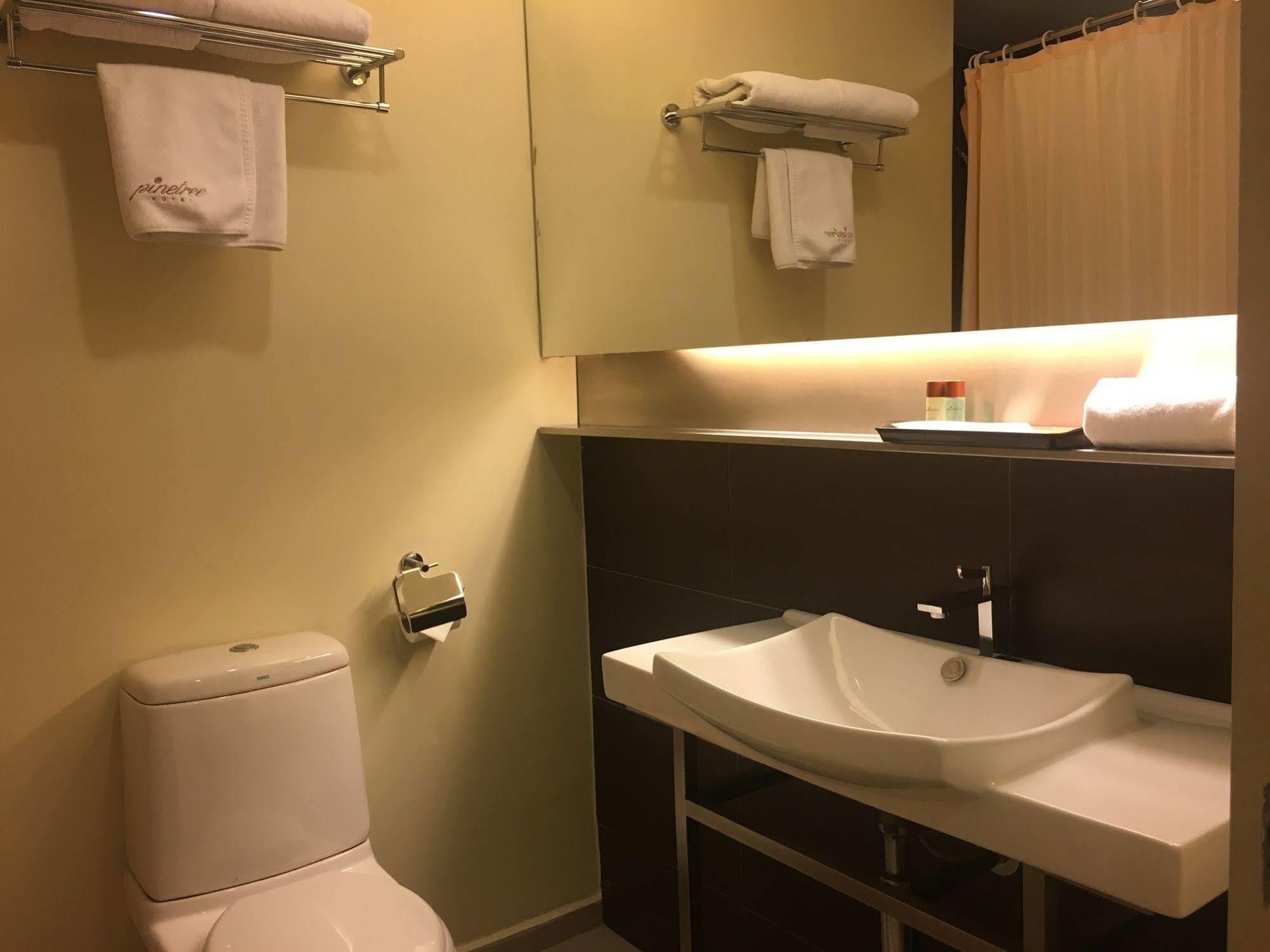 Pine Tree Hotel Batu Pahat Εξωτερικό φωτογραφία
