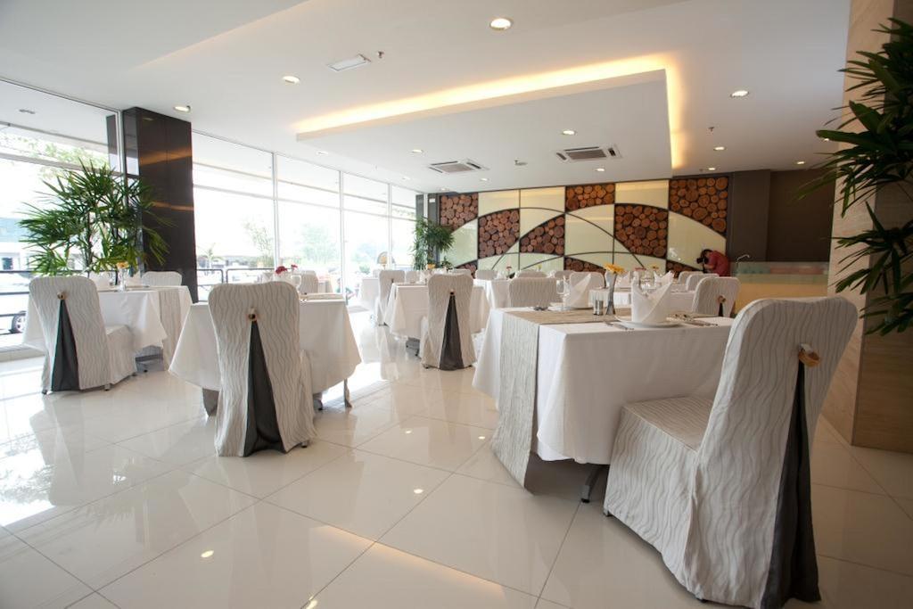 Pine Tree Hotel Batu Pahat Εξωτερικό φωτογραφία